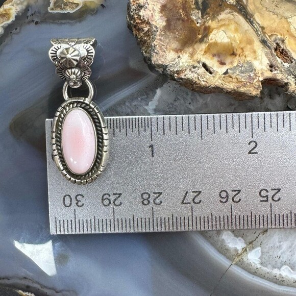 Native American Sterling Silver Oval Pink Conch Decorated Pendant For Women - Picture 9 of 10